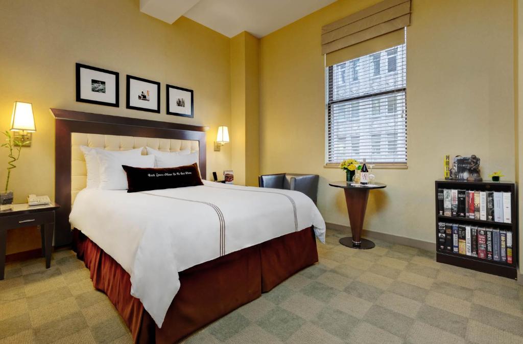 Deluxe Room with One Queen Bed