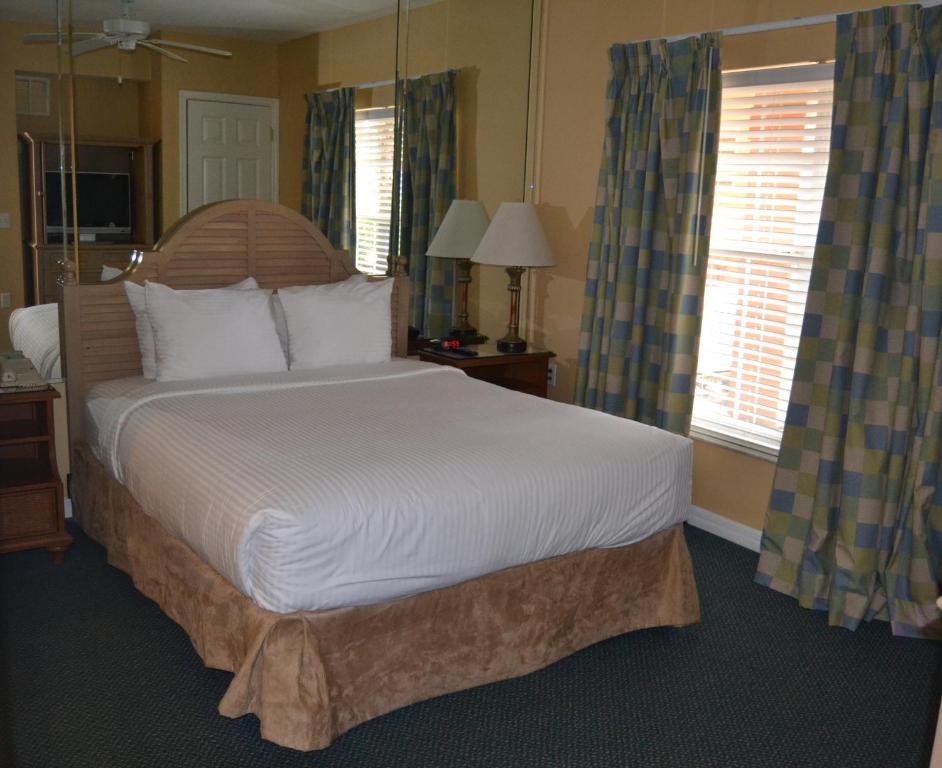 Queen Studio with Sofa Bed