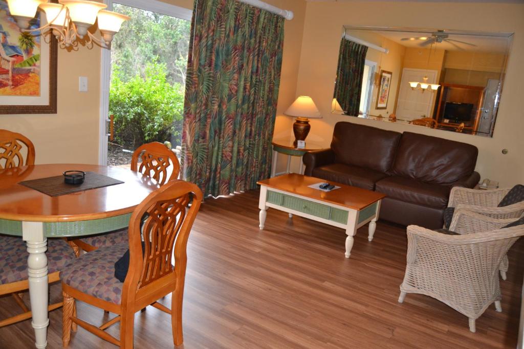 Queen Studio with Sofa Bed