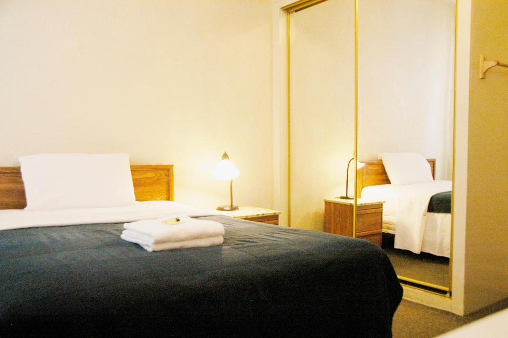 Single Room with Shared Bathroom