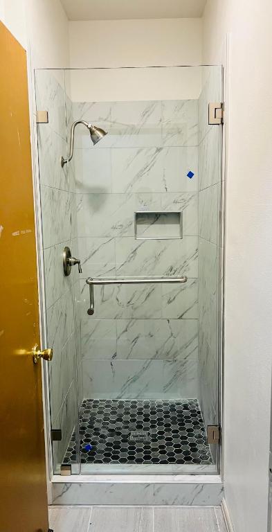 Single Room with Shared Bathroom