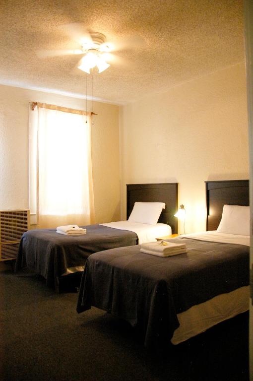 Twin Room with Shared Bathroom