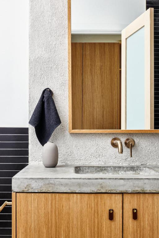 Second Floor Studio with Street View