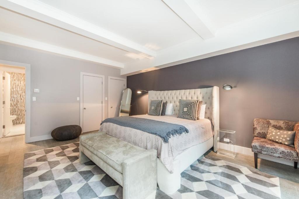 One-Bedroom King Suite