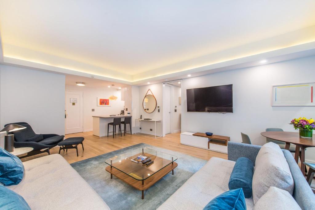 One-Bedroom King Suite