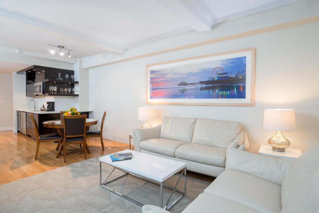 One-Bedroom King Suite