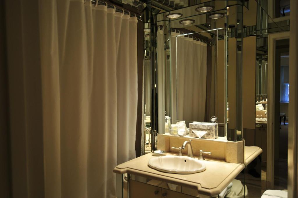 One-Bedroom Suite with Two Queen Beds