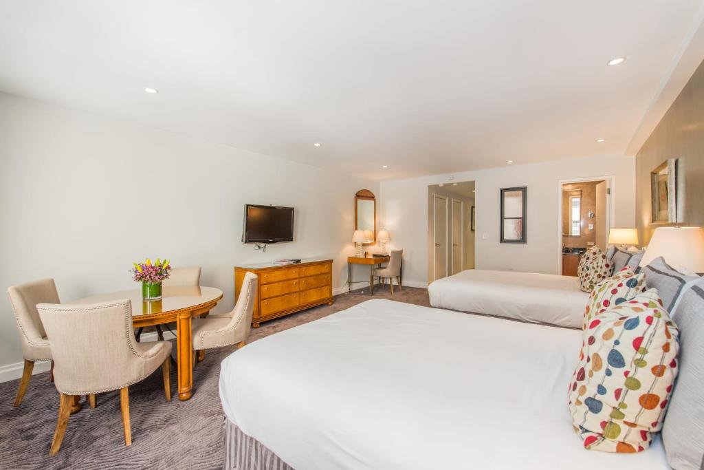 One-Bedroom Suite with Two Queen Beds