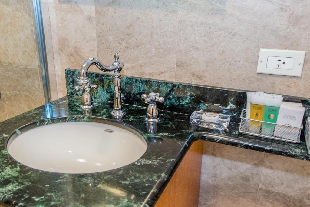 One-Bedroom Suite with Two Queen Beds