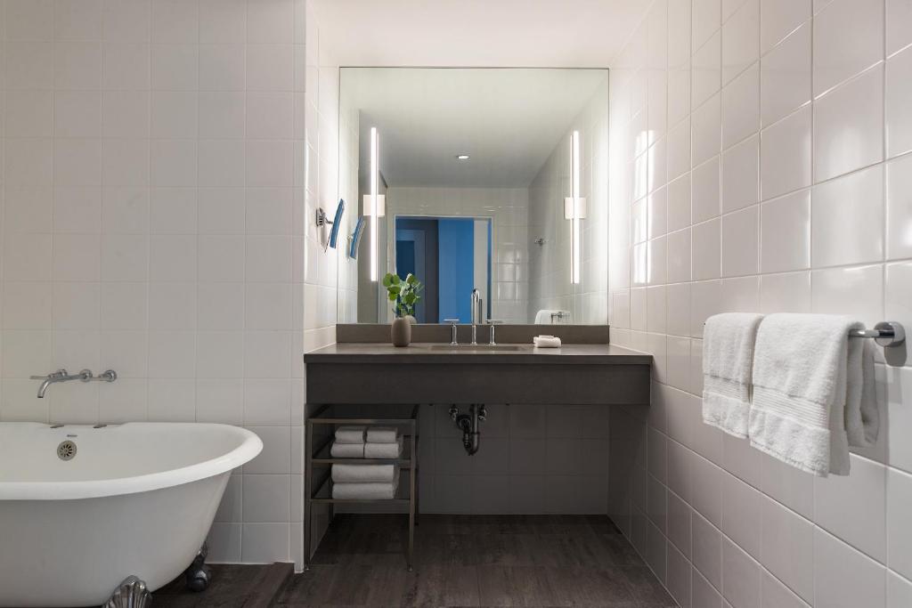 King Room with Claw Foot Tub