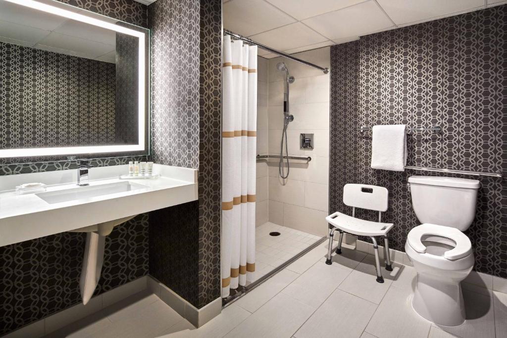 Guest Room with Two Double Beds