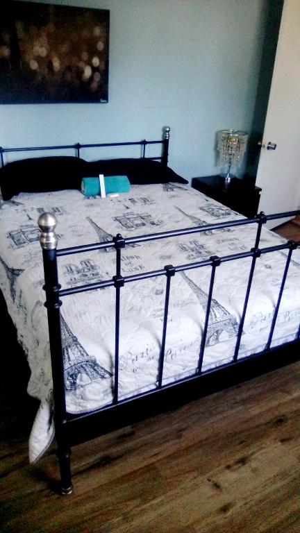 Queen Room with Shared Bathroom