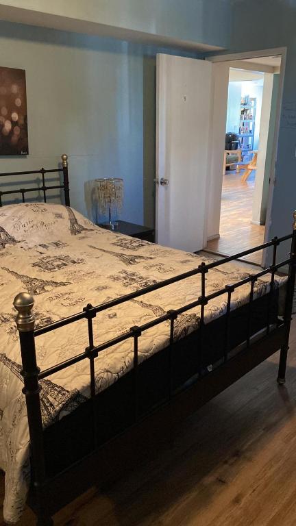 Queen Room with Shared Bathroom