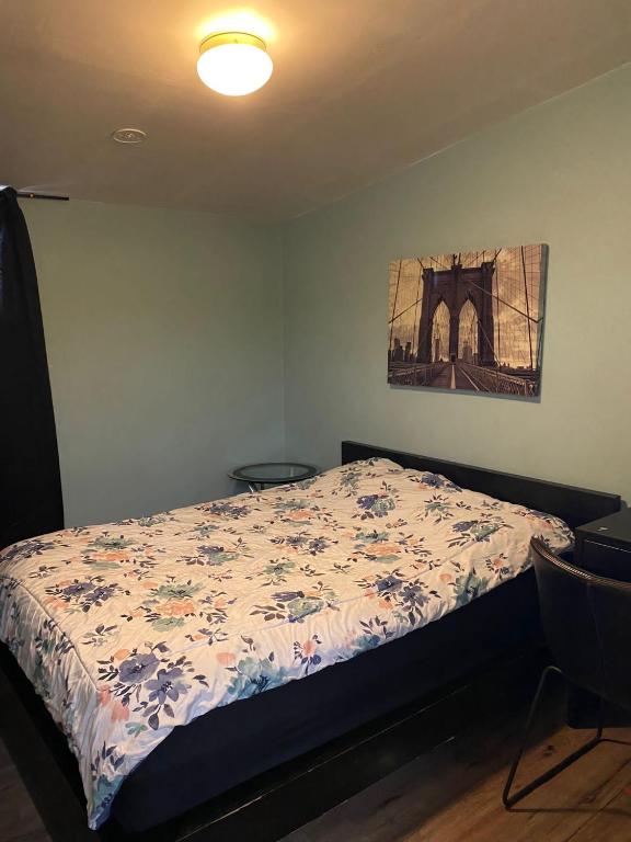 Queen Room with Shared Bathroom