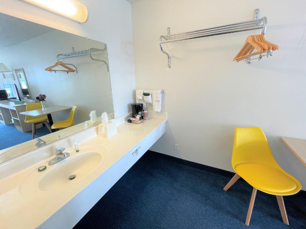 King Room – Non-Smoking