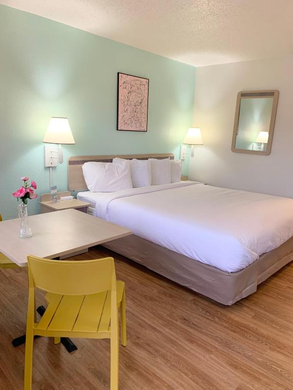 King Room – Non-Smoking