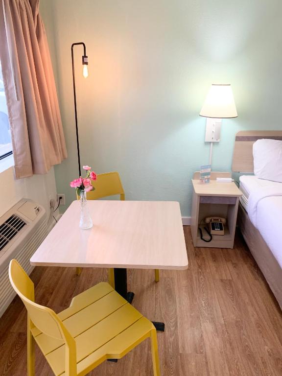 King Room – Non-Smoking