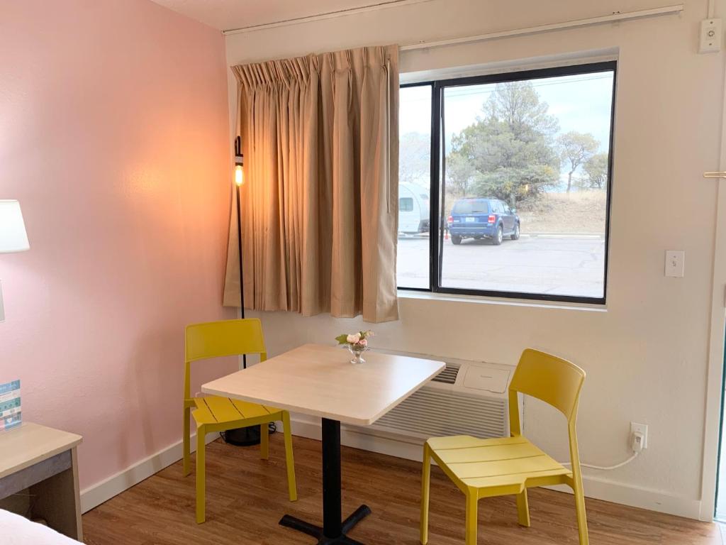 King Room – Non-Smoking