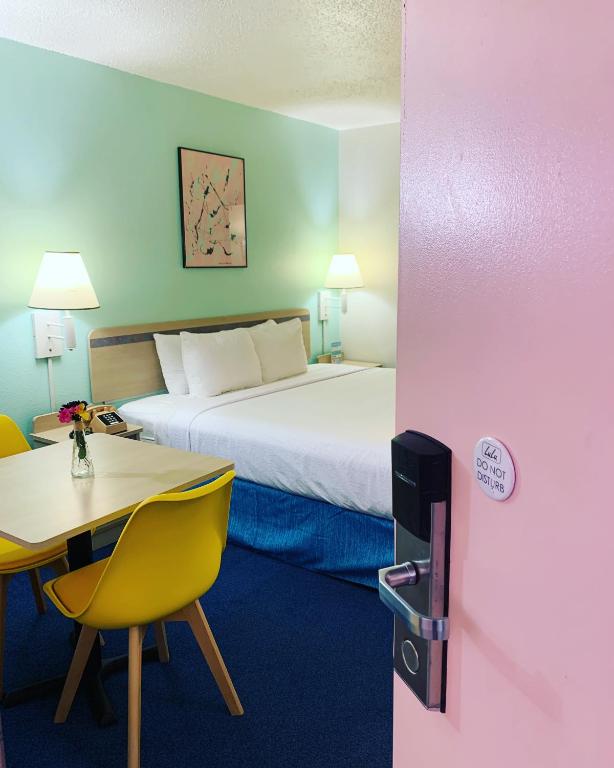 King Room – Non-Smoking