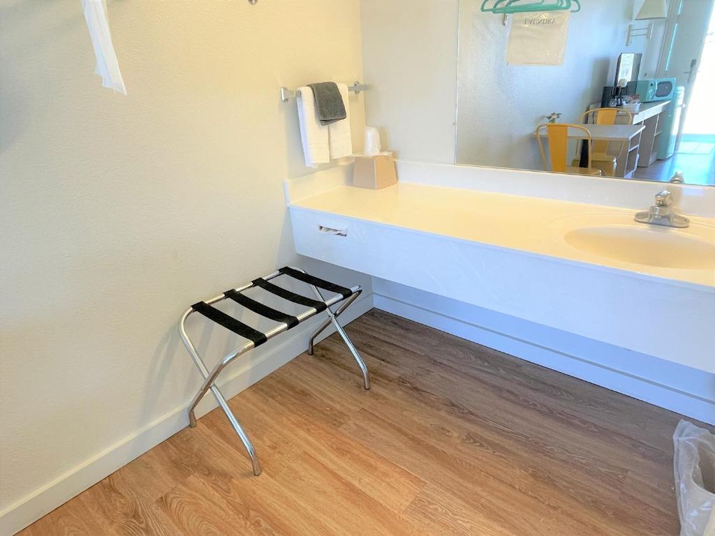 King Room – Non-Smoking