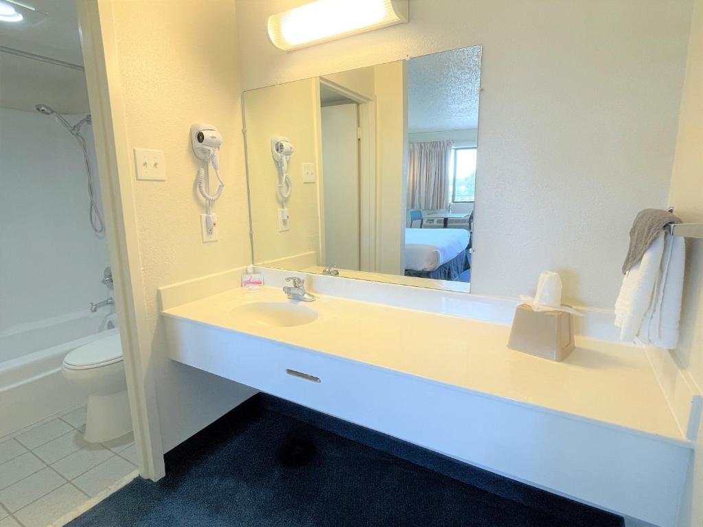 King Room – Non-Smoking