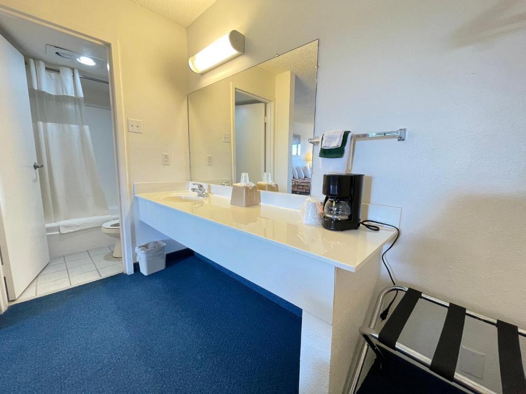 King Room – Non-Smoking