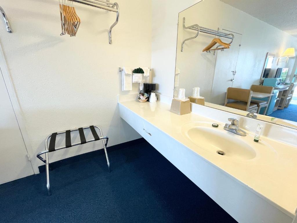 King Room – Non-Smoking