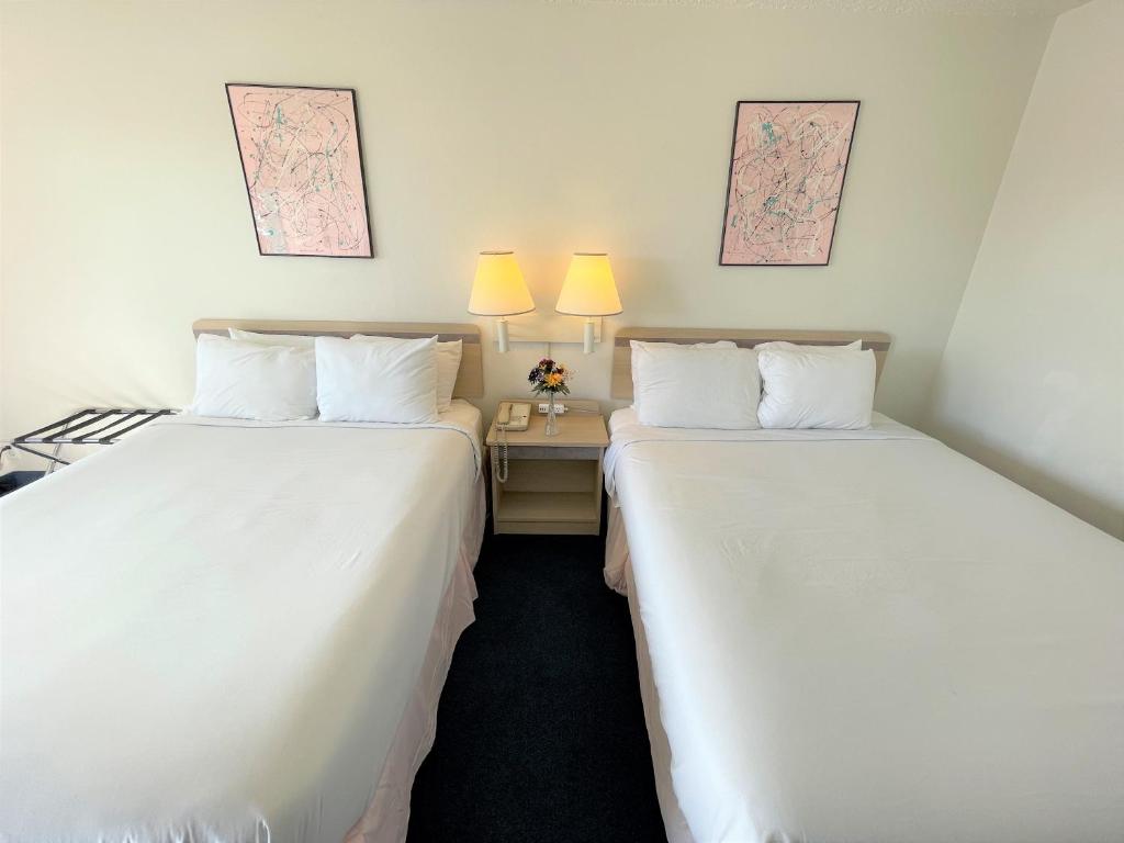 Queen Room with Two Queen Beds – Non-Smoking