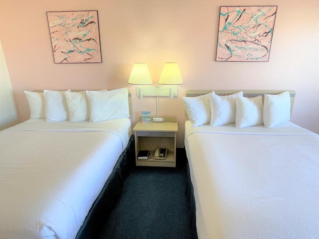 Queen Room with Two Queen Beds – Non-Smoking