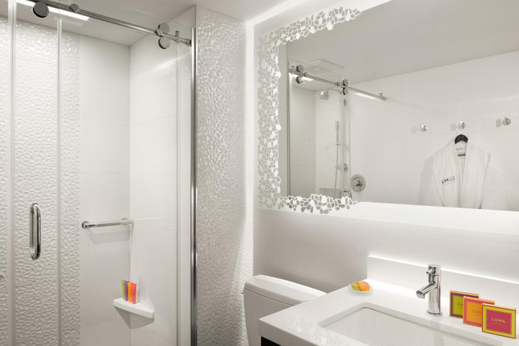 Park Plaza King Studio with Sofa Bed