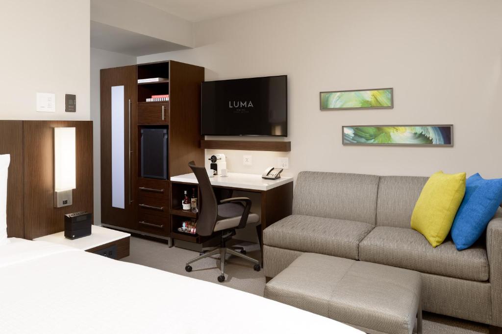 Skyline King Studio with Sofa Bed ADA HearingVisual