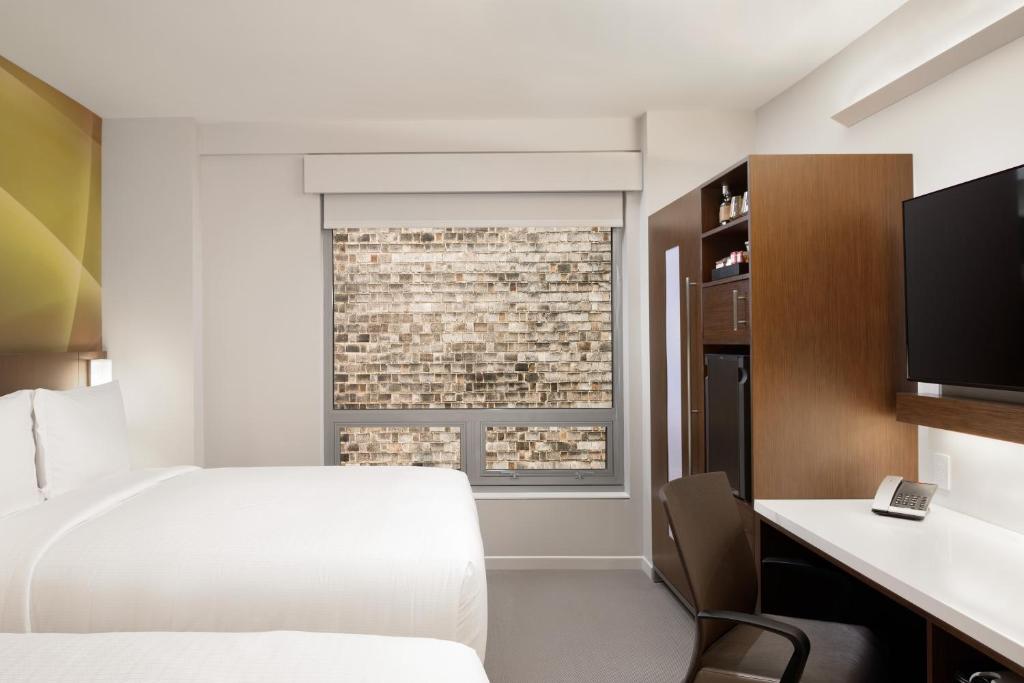 URBAN Two Queen Beds ADA HearingVisual