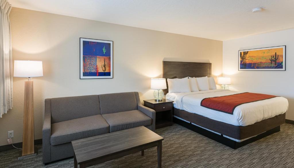 Queen Room with Two Queen Beds- Non-Smoking