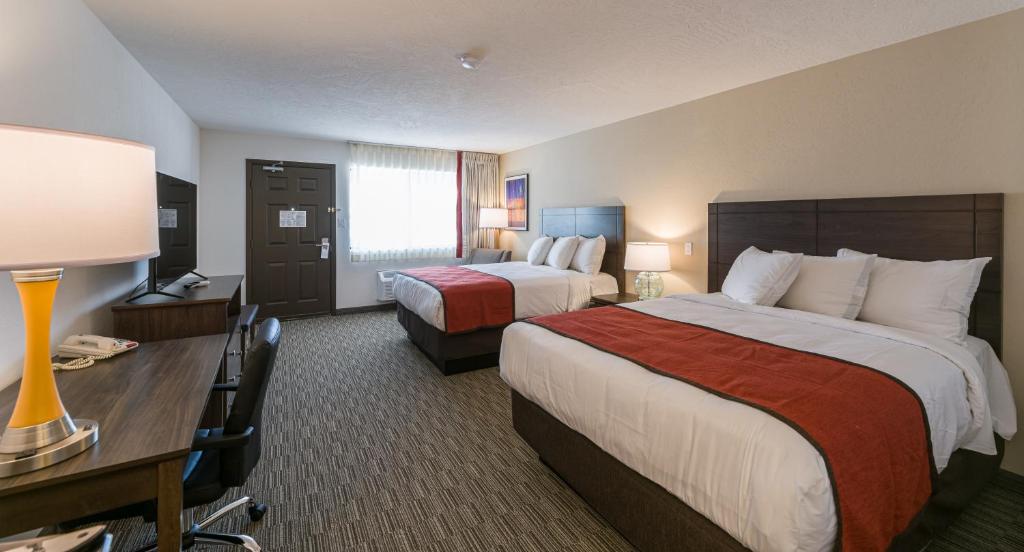 Queen Room with Two Queen Beds- Non-Smoking