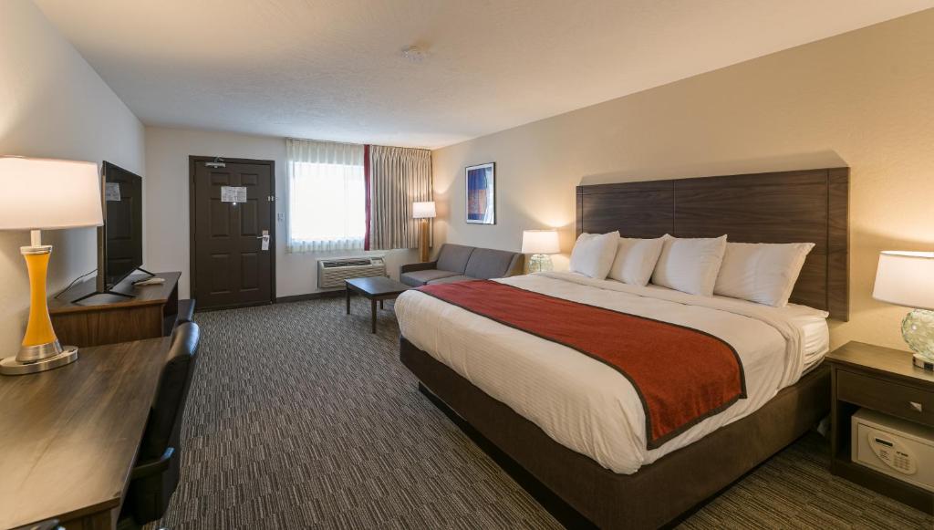 Queen Room with Two Queen Beds- Non-Smoking