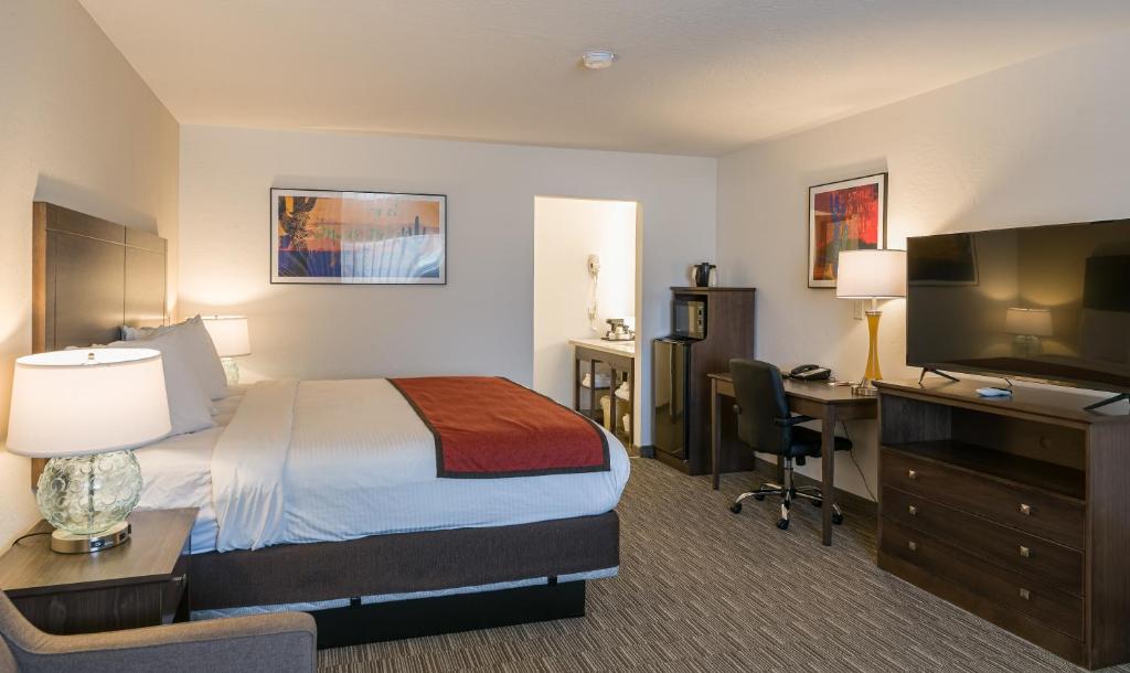 Queen Room with Two Queen Beds- Non-Smoking