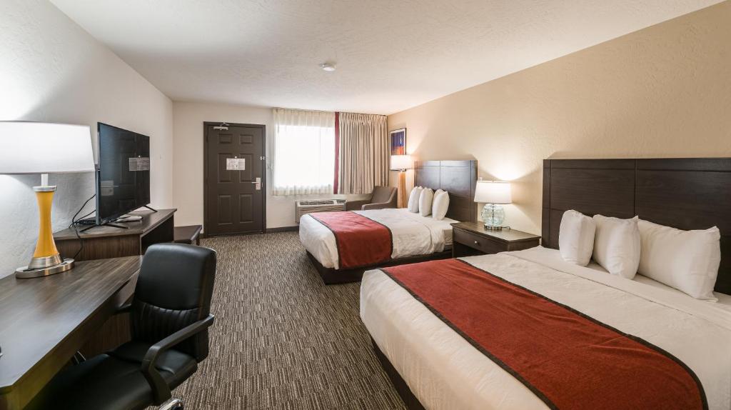 Queen Room with Two Queen Beds- Non-Smoking