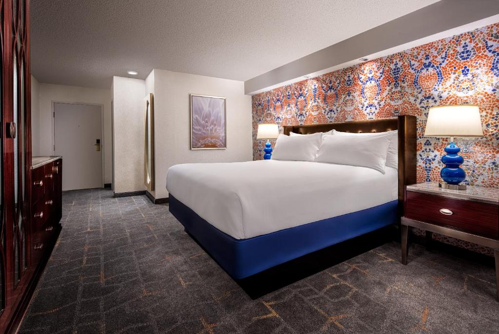 Pyramid Premier King