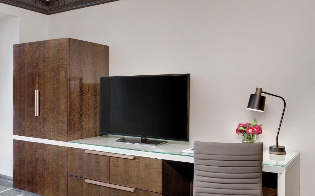 Tower Premier Two Queen