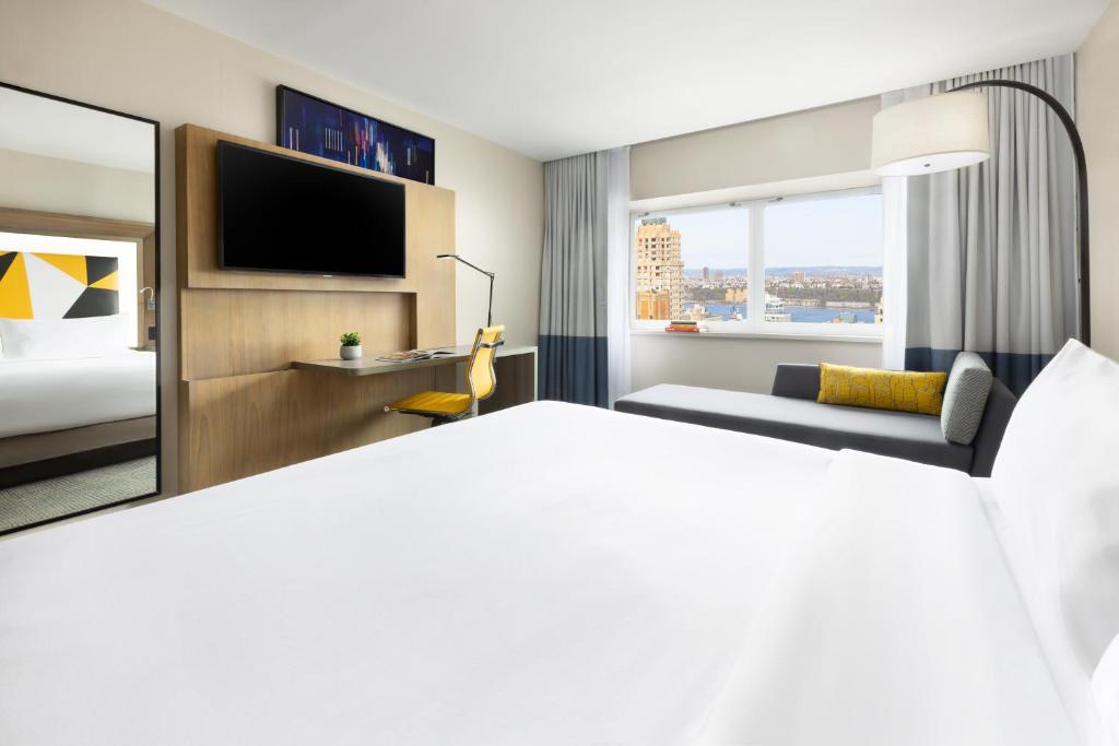 Social Superior Hudson River View King