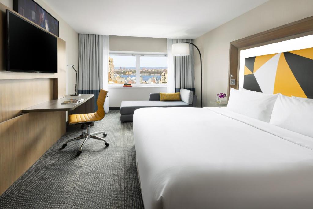 Social Superior Hudson River View King