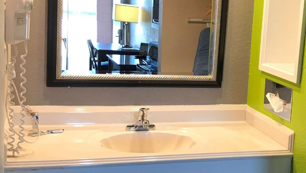 Business Double Room – Non-Smoking