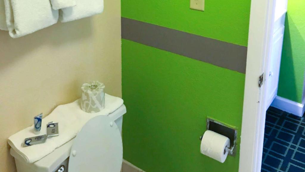 Corner King Room – Non-Smoking