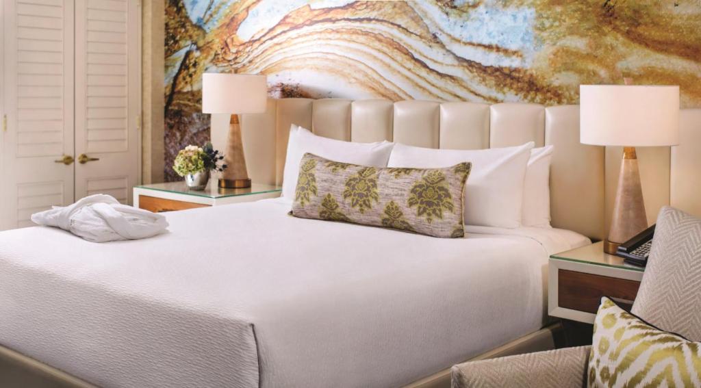 Resort King Strip View