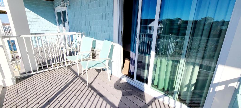 Deluxe Queen Room with Two Queen Beds and Bay View – Non-Smoking