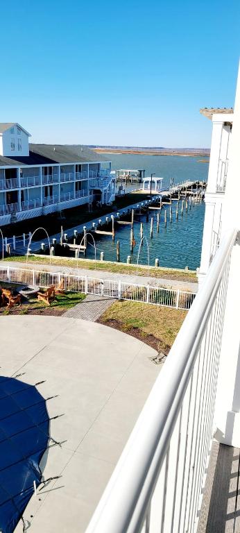 Deluxe Queen Room with Two Queen Beds and Bay View – Non-Smoking