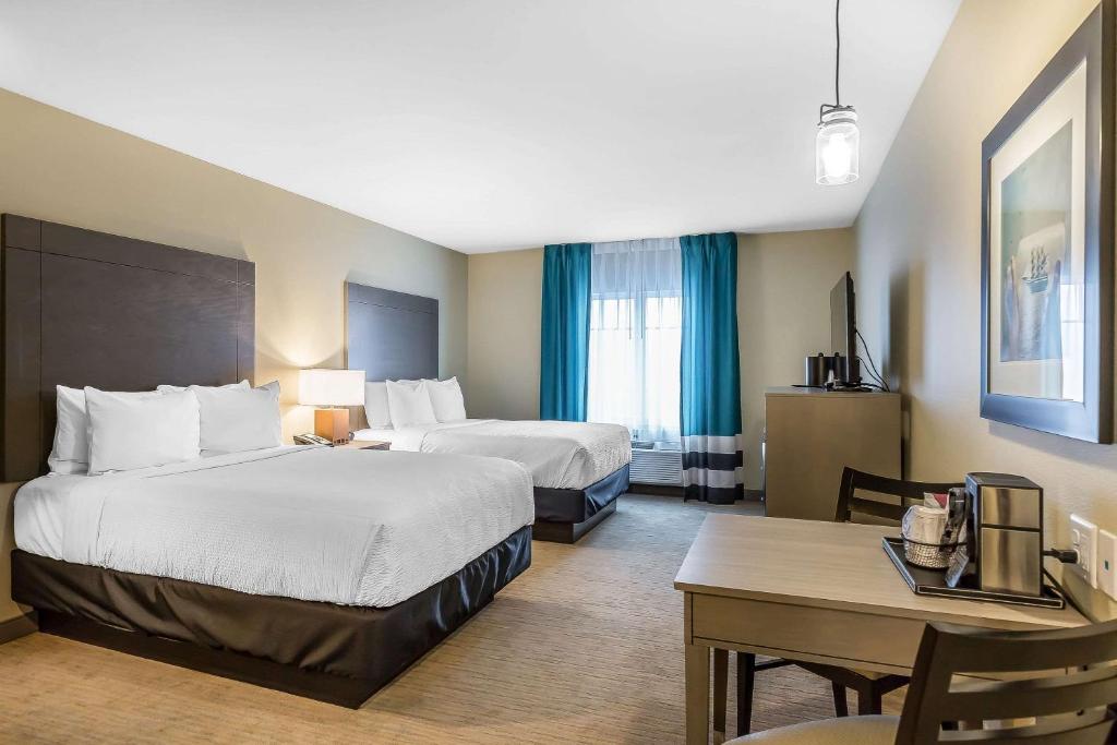 Queen Room with Two Queen Beds – Non-Smoking