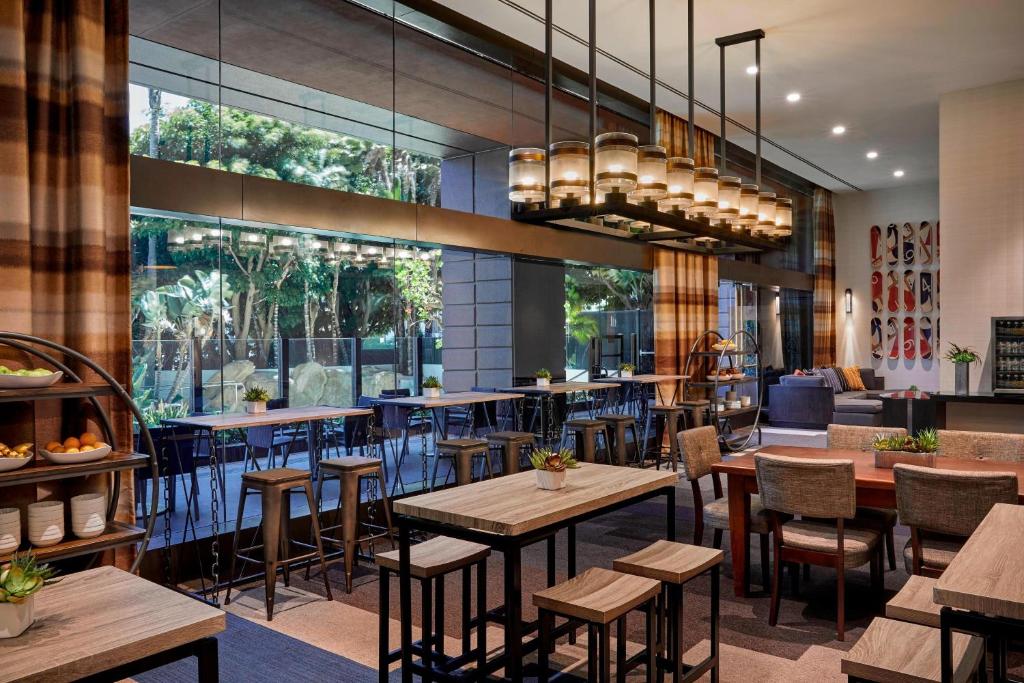 King Room with Marina View – Concierge Level