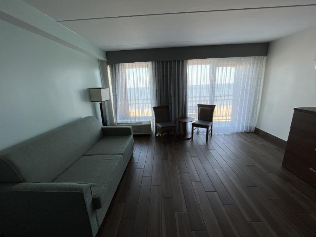 Oceanfront Suite – Higher Floor