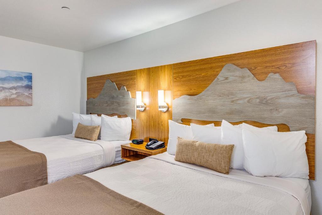 Queen Suite with Two Queen Beds